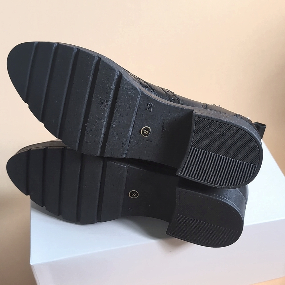 Wingtip Chelsea boot - Picture 2 of 8